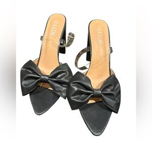 Illude Brand Holiday Pumps